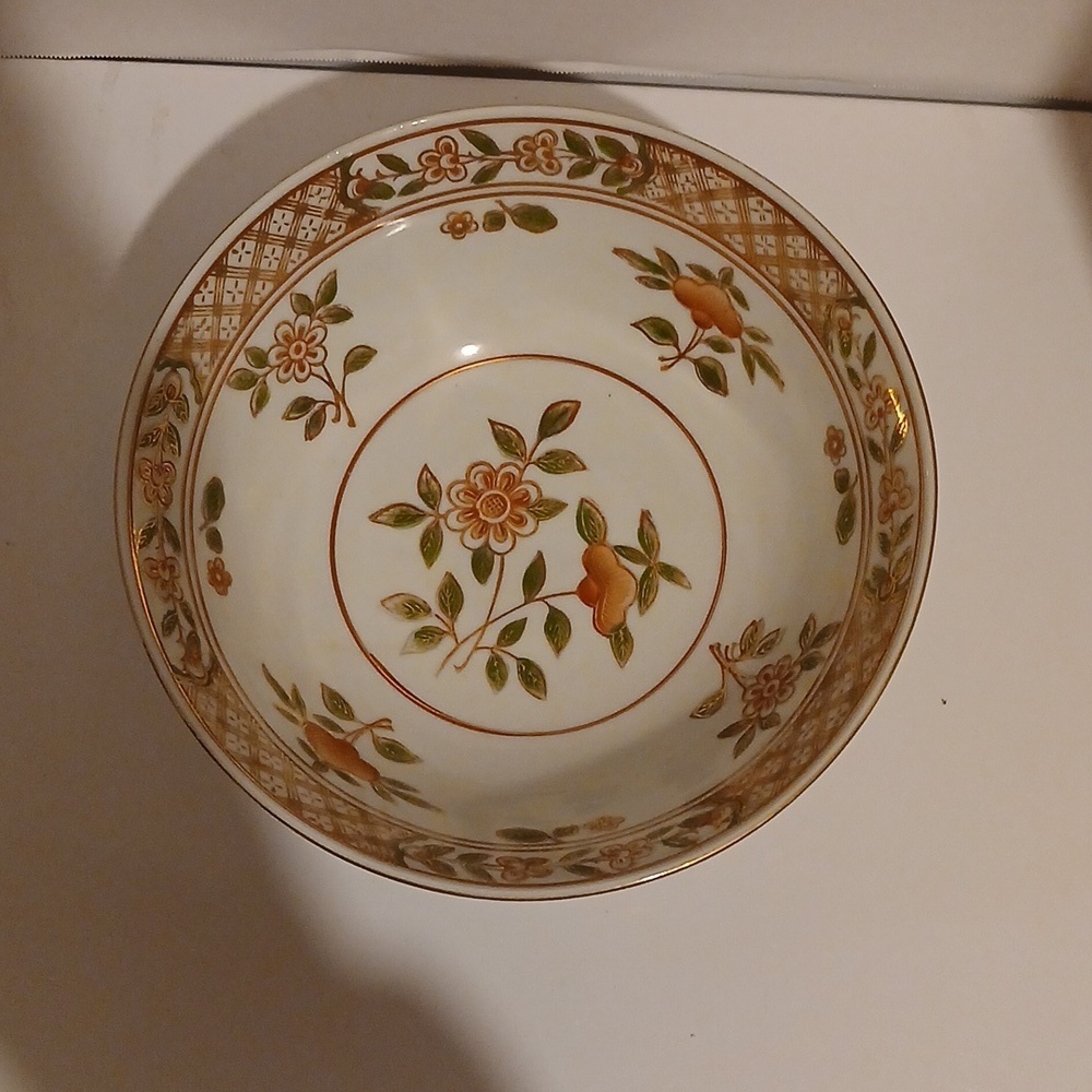 Andrea By Sadek White Ceramic Bowl with Gold Accent